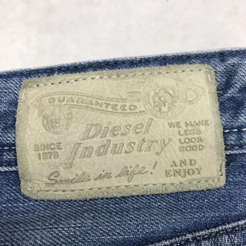 DIESEL Larkee Jeans Men 30x32 (29/32 tag) Light Whiskered Wash Button Fly